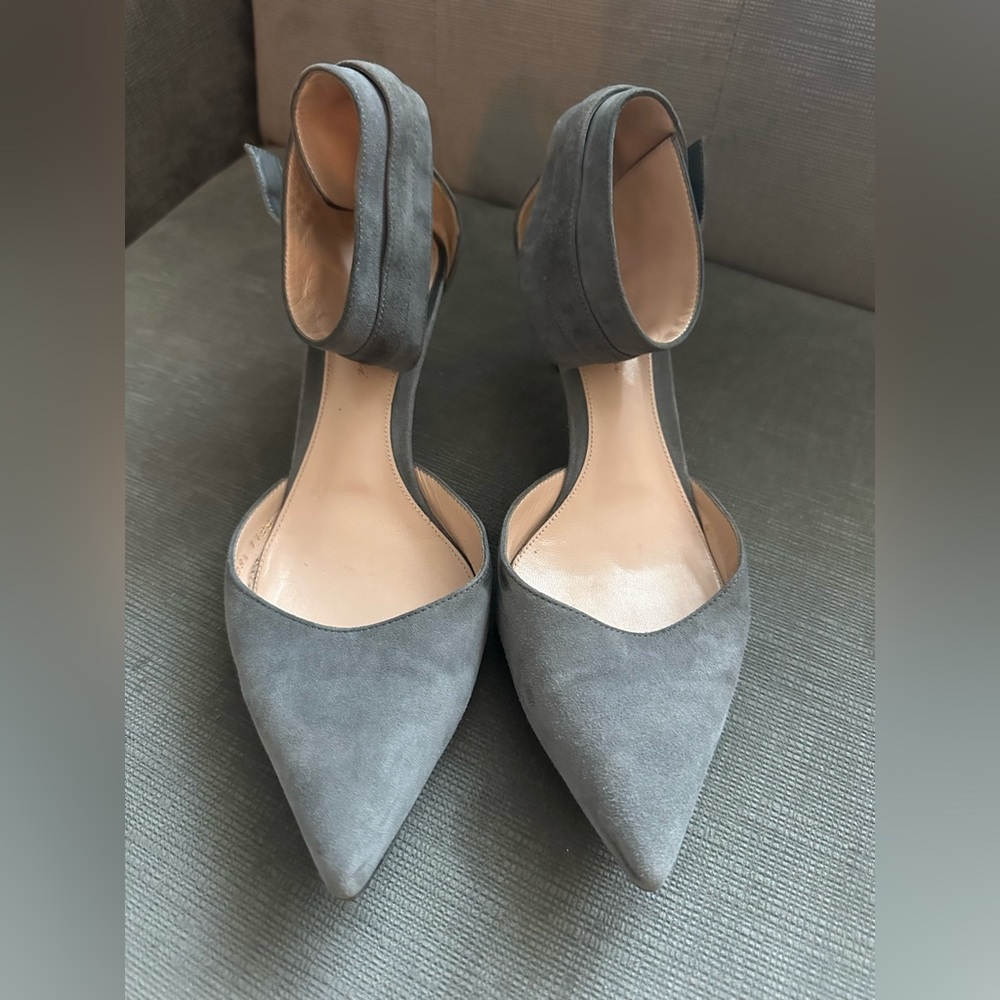 GIANVITO ROSSI GREY HEELS W/ BUCKLE STRAPS